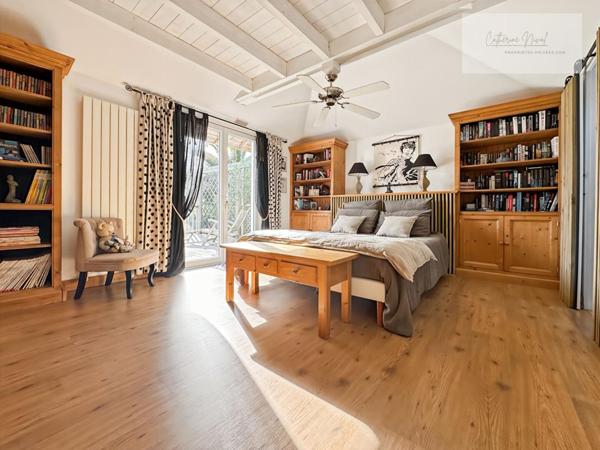 Villa familiale 217 M2 , jardin paysagé  , Au calme, proche commerces et plage