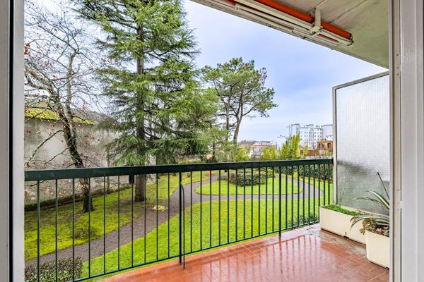 A vendre Nantes Saint Donatien proche Erdre Grand T4 Balcon cave Parking