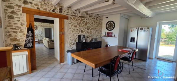 EN EXCLUSIVITE Longère rénovée sur 1ha66 à Soulgé sur Ouette