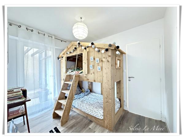 Maison d’Architecte Spacieuse et Lumineuse à Vendre à Rohan – 205 m² habitables