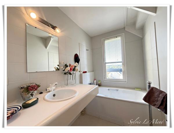 Maison d’Architecte Spacieuse et Lumineuse à Vendre à Rohan – 205 m² habitables