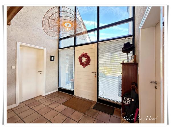 Maison d’Architecte Spacieuse et Lumineuse à Vendre à Rohan – 205 m² habitables