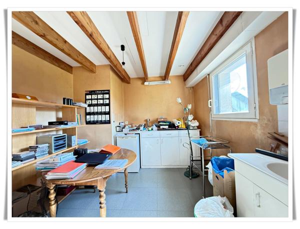 Maison d’Architecte Spacieuse et Lumineuse à Vendre à Rohan – 205 m² habitables