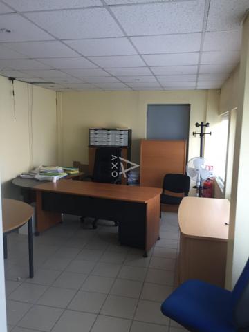 A louer toutes charges comprises,  un ensemble de bureaux et ses annexes..