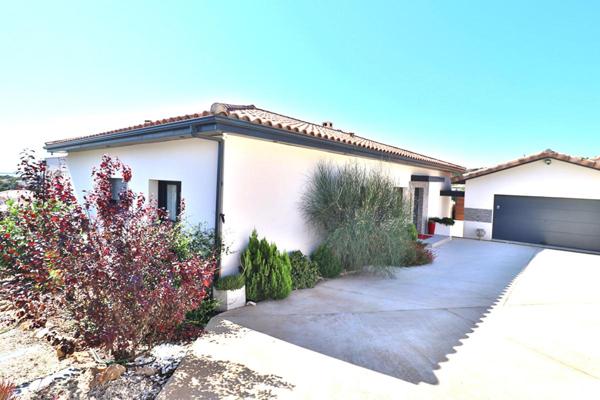 Villa contemporaine 5 pièce(s) 150 m2 sur un terrain de 1000m² avec piscine