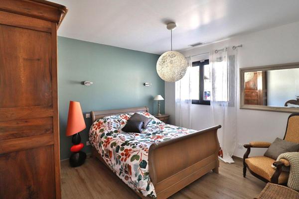 Villa contemporaine 5 pièce(s) 150 m2 sur un terrain de 1000m² avec piscine