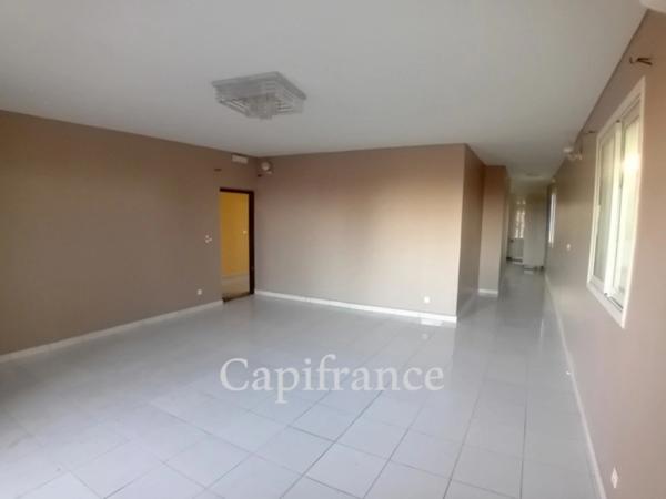 Appartement à louer 4 pièces de 101 m² à Passamainty MAMOUDZOU (976)