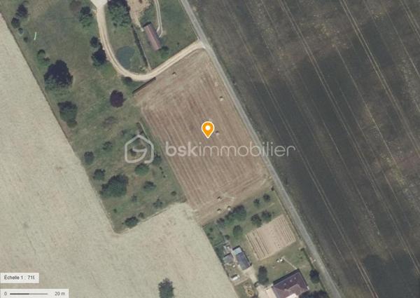 TERRAIN à CROTELLES

Baisse de prix !!

À saisir – Beau terrain à bâtir à Crotelles (37380)

Laissez-vous séduire par ce terrain de 757 m², idéal pour donner vie à votre projet de construction dans un cadre paisible et verdoyant.
Situé au cœur de la charmante commune de Crotelles, vous profiterez d'un environnement calme et champêtre, tout en restant à quelques minutes des commerces.

Un autre terrain similaire est disponible à proximité d'une surface de 592 m², me consulter pour plus d'informations
Possibilité d'acquérir les deux pour une parcelle totale de 1349 m²

Les atouts du terrain :

Superficie généreuse : 757 m² pour bâtir la maison de vos rêves
Terrain plat
Environnement naturel et agréable, parfait pour les amoureux de tranquillité
Belle luminosité et bonne exposition 
Libre de tout constructeur

Infos pratiques :

Terrain non viabilisé (raccordement aux réseaux à prévoir)
Accès facile à la parcelle
Commune à proximité de Monnaie à 5 min, Amboise et Tours nord à 20 min
Ecole primaire sur la commune
Belles balades à prévoir dans la vallée du Magdelon et ses chemins de randonnées à proximité
Certificat urbanisme à jour

Idéal pour un premier projet immobilier ou une résidence secondaire au vert.

Ne manquez pas cette opportunité à Crotelles