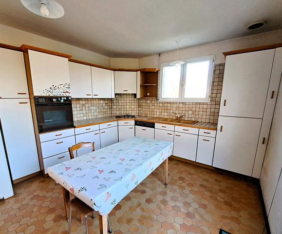 Maison sur sous-sol, au calme et proche des commodités