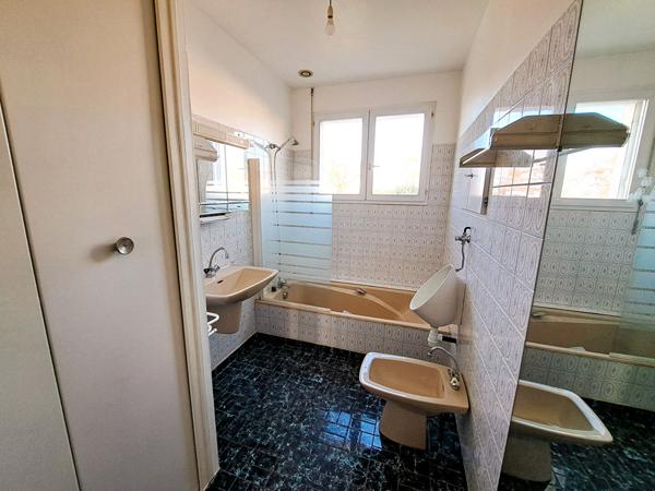 Maison sur sous-sol, au calme et proche des commodités