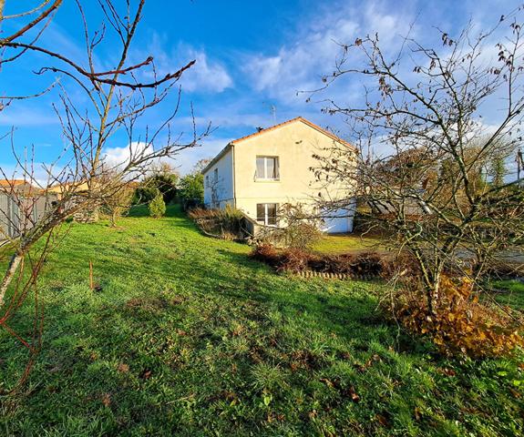 Maison sur sous-sol, au calme et proche des commodités