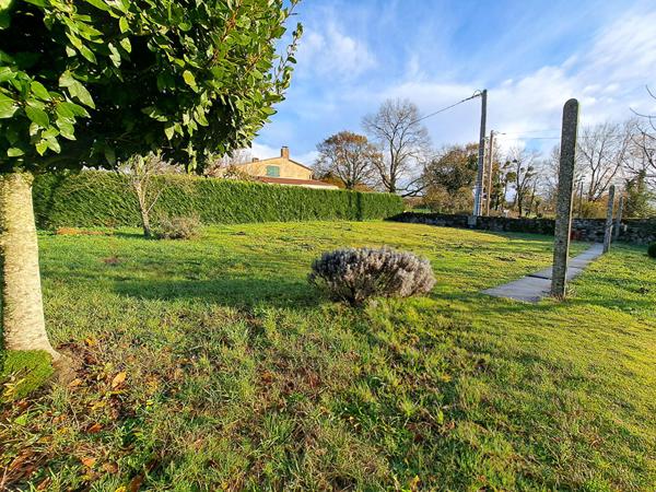 Maison sur sous-sol, au calme et proche des commodités