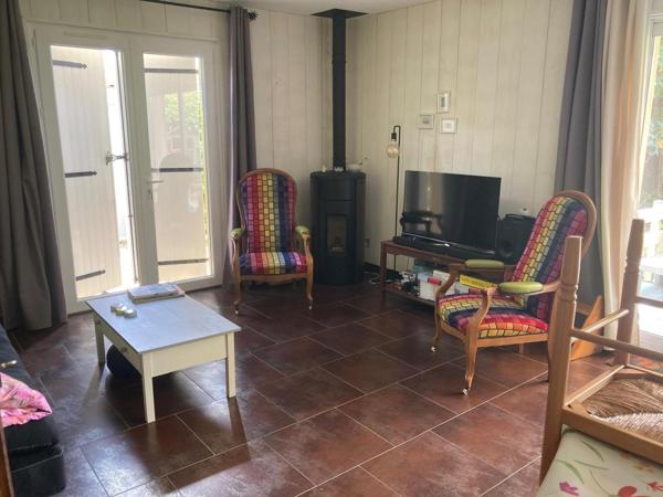 Ensemble immobilier maison / appartement T2 / studio T1 bis de 210 m² de plain pied