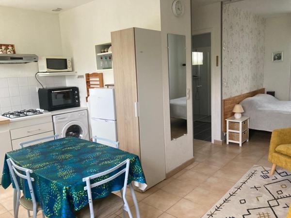 Ensemble immobilier maison / appartement T2 / studio T1 bis de 210 m² de plain pied