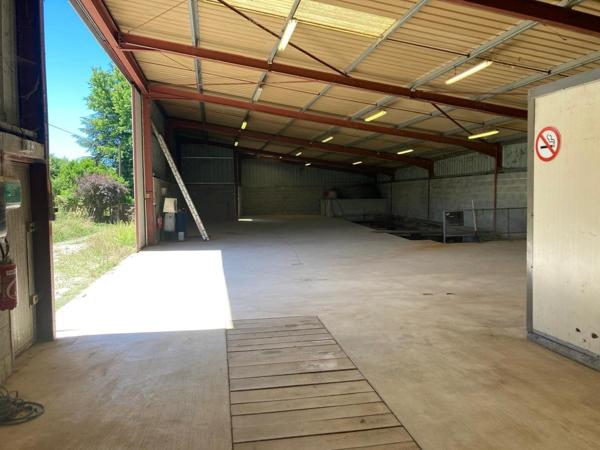 Hangar commercial très bon état et fonctionnel