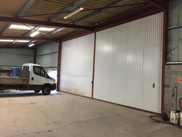 Hangar commercial très bon état et fonctionnel