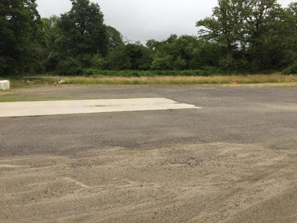 Hangar commercial très bon état et fonctionnel