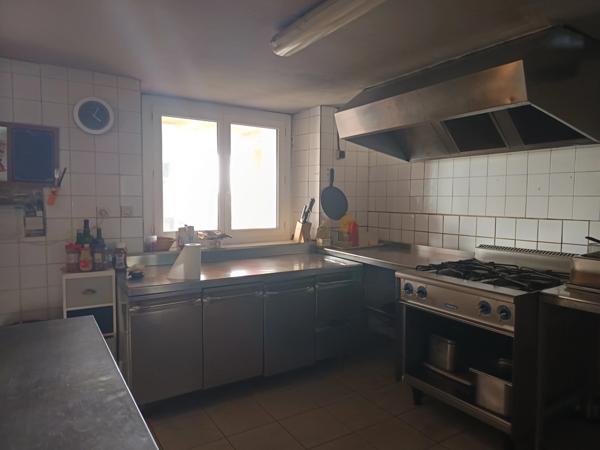 ENSEMBLE IMMOBILIER BAR RESTAURANT AVEC APPARTEMENTS .