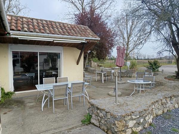 ENSEMBLE IMMOBILIER BAR RESTAURANT AVEC APPARTEMENTS .