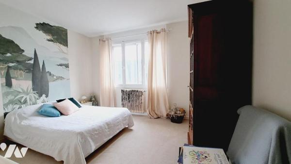 Secteur prisé  Jeanne D'Arc  - Appartement type 6 - 4 chambres - Garage . 