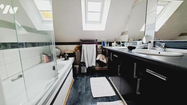 Secteur prisé  Jeanne D'Arc  - Appartement type 6 - 4 chambres - Garage . 