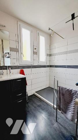 Secteur prisé  Jeanne D'Arc  - Appartement type 6 - 4 chambres - Garage . 