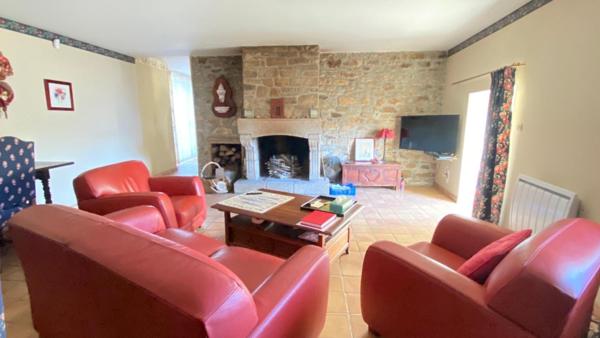 Longère au calme avec terrain arboré et dépendance