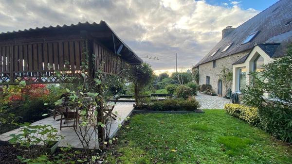 Longère au calme avec terrain arboré et dépendance