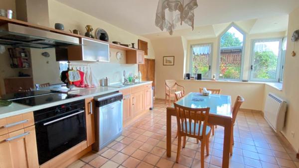 Longère au calme avec terrain arboré et dépendance