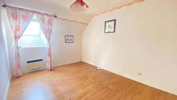 Longère au calme avec terrain arboré et dépendance