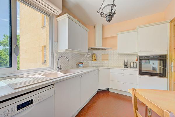 Appartement Saint Germain En Laye 5 pièce(s) 102.46 m2 800 000 € **  - Référence  18223