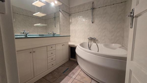 proche de tout commerces et écoles