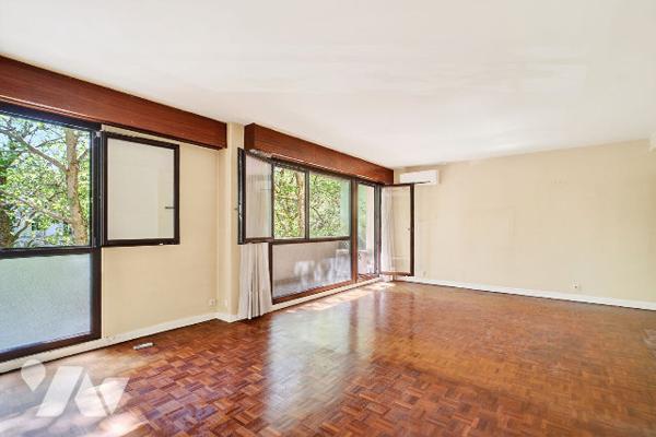 Appartement de 5 pièces avec balcon et box