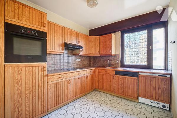 Appartement de 5 pièces avec balcon et box