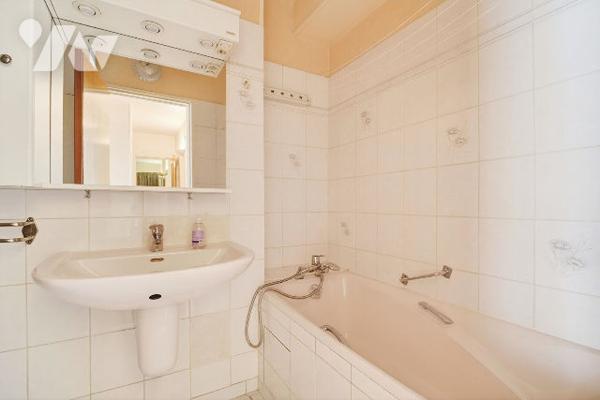 Appartement de 5 pièces avec balcon et box