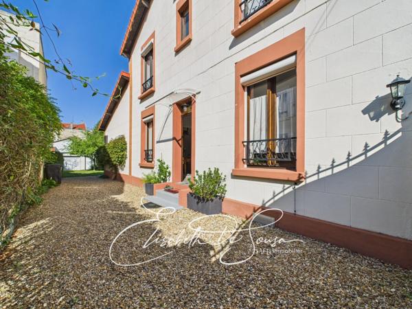 79 m2 carrez - 110 m2 au sol + sous-sol de 44 m2 + garage