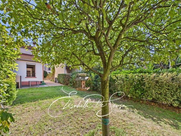 79 m2 carrez - 110 m2 au sol + sous-sol de 44 m2 + garage