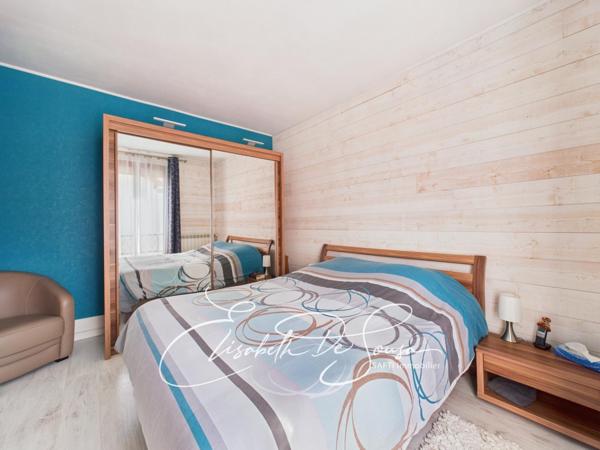 79 m2 carrez - 110 m2 au sol + sous-sol de 44 m2 + garage