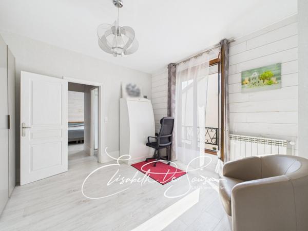 79 m2 carrez - 110 m2 au sol + sous-sol de 44 m2 + garage