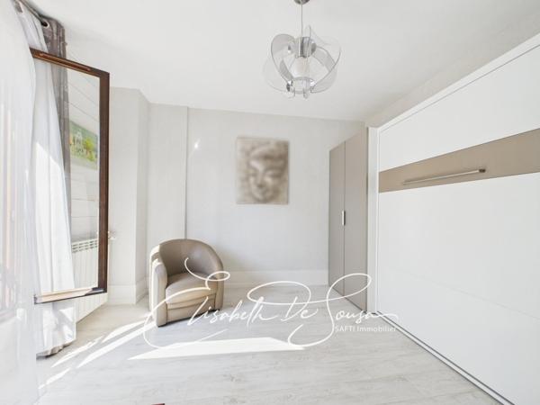 79 m2 carrez - 110 m2 au sol + sous-sol de 44 m2 + garage