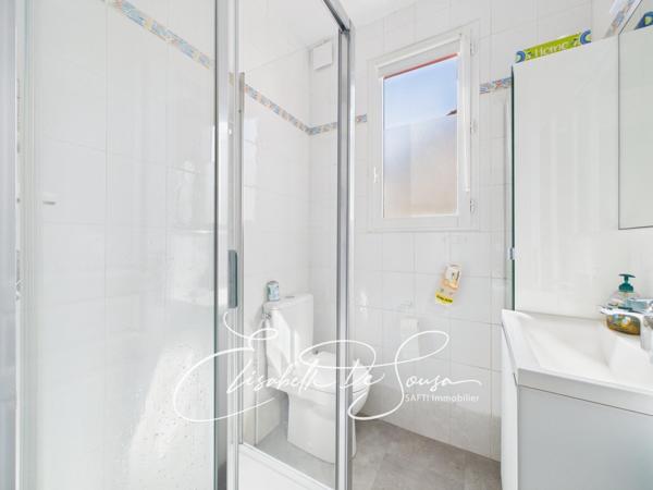 79 m2 carrez - 110 m2 au sol + sous-sol de 44 m2 + garage