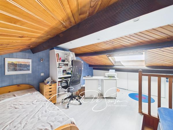 79 m2 carrez - 110 m2 au sol + sous-sol de 44 m2 + garage