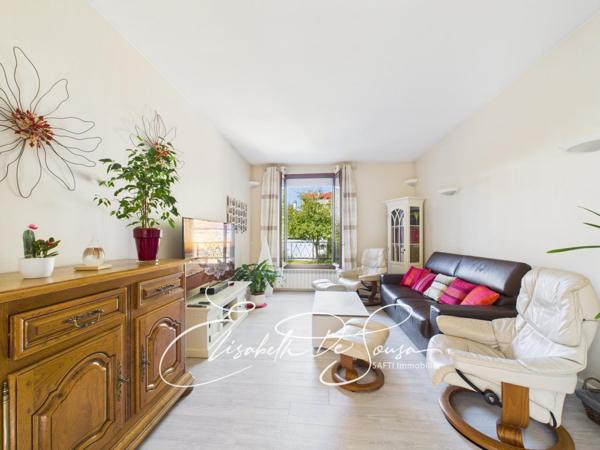 79 m2 carrez - 110 m2 au sol + sous-sol de 44 m2 + garage