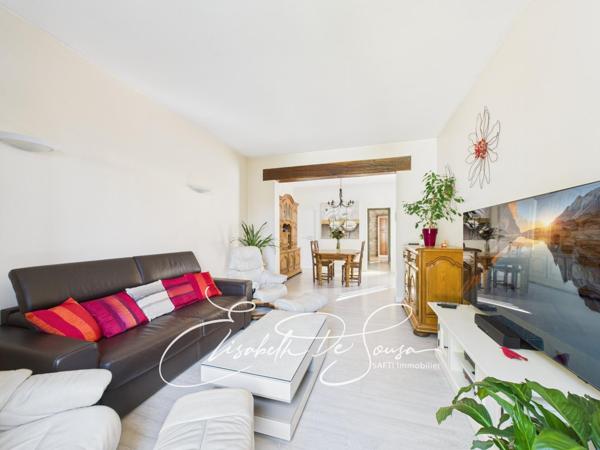 79 m2 carrez - 110 m2 au sol + sous-sol de 44 m2 + garage