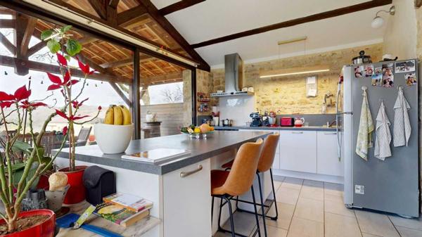 Maison ancienne - Le bugue Il était une fois…un domaine secret en Périgord Noir Avec une maison principale, 2 chambres d’hôtes et 2 gîtes, proche des commodités.