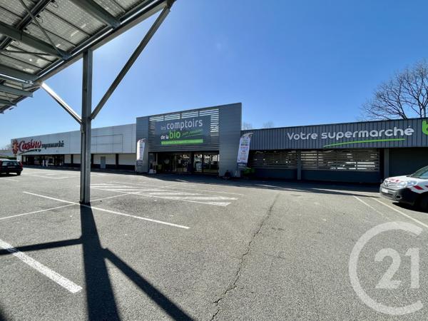 à vendre 845 m2 LONS - 64