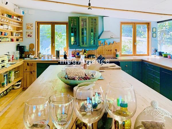 Maison à PORT-SAINTE-FOY-ET-PONCHAPT, 33220 - 7 pièces 205m²