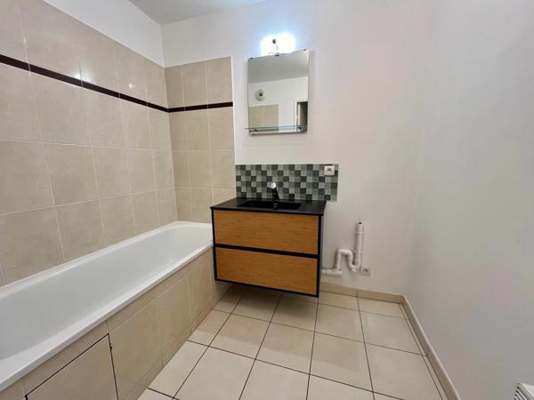 F2 DERNIER ETAGE