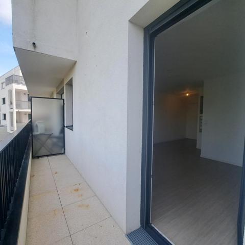 Studio avec balcon et parking privé