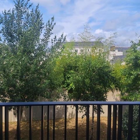 Studio avec balcon et parking privé